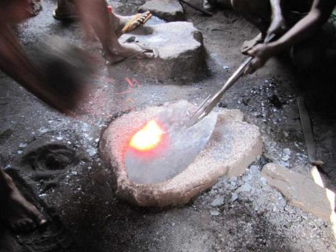 Les potières et forgerons traditionnels de Pya - Kara - Togo