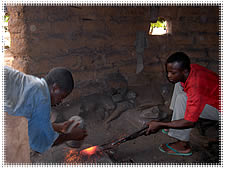 Les potières et forgerons traditionnels de Pya - Kara - Togo